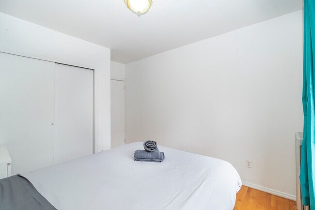 Building Photo - 1676 3rd Ave