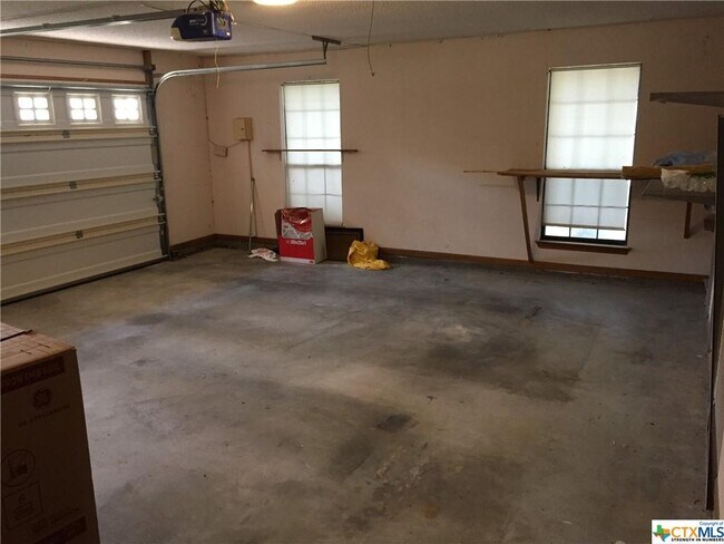 Building Photo - 601 Ridgecrest Dr