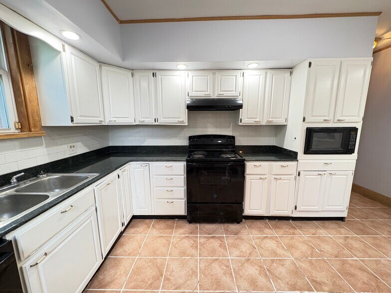 Building Photo - 6345 Morrowfield Ave