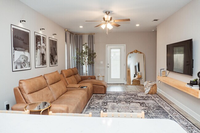 Building Photo - 105 Sago Palm Wy