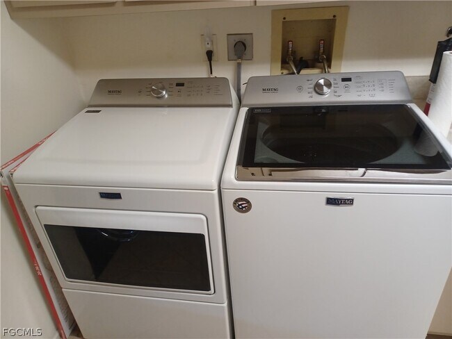 Building Photo - 11891 Prince Charles Ct