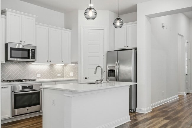 Building Photo - 10906 Perennial Mist Dr