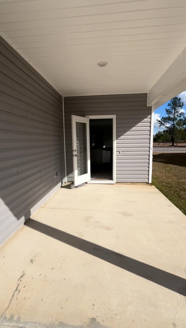 Building Photo - 133 Staggerbush St