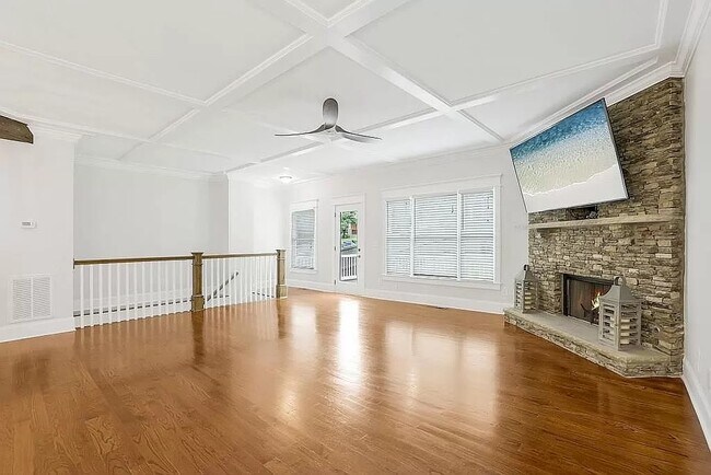 Building Photo - 3226 Cates Ave NE