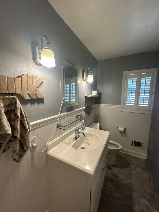 Building Photo - Classic 3BR Ranch with Garage, Carport & Screened Porch