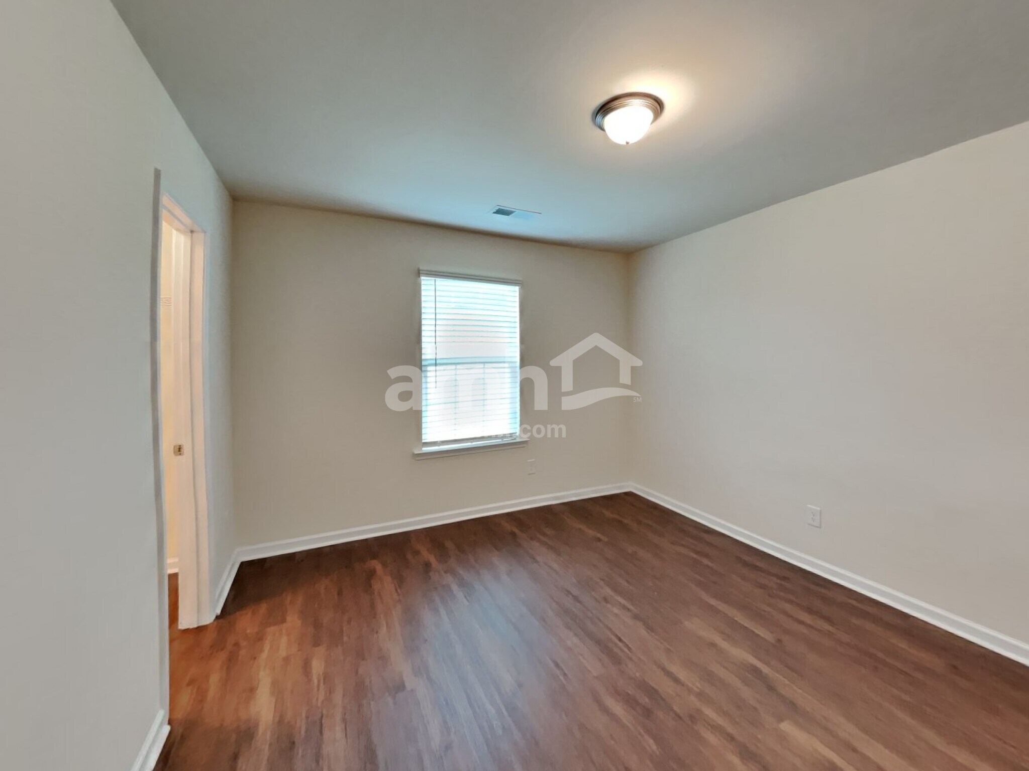 Building Photo - 128 Eden Ave