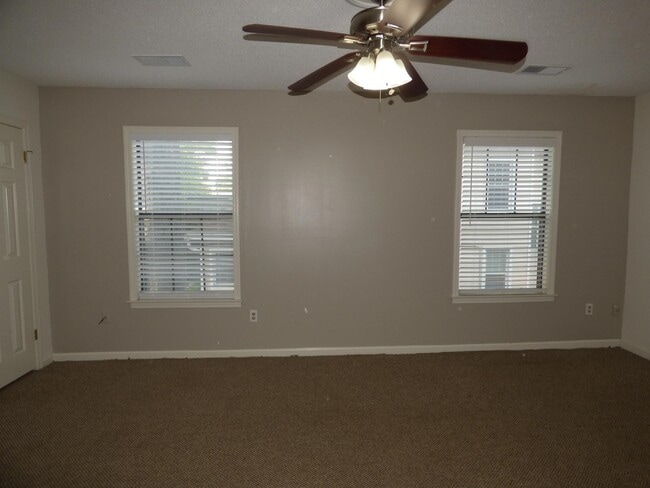 Building Photo - 1695 Belvedere Ct