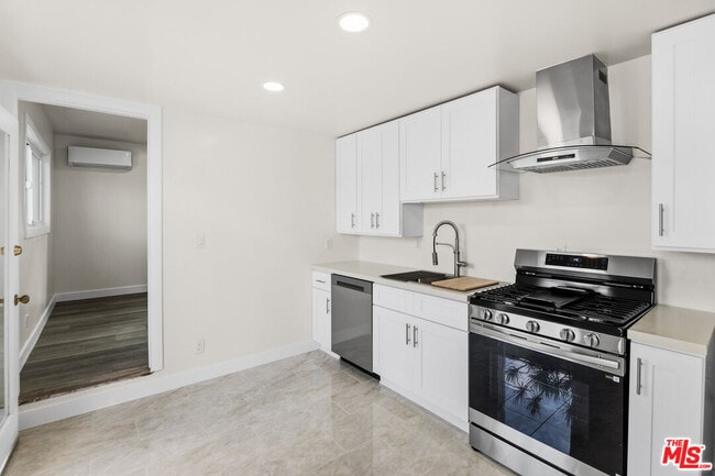 Building Photo - 14808 S Condon Ave