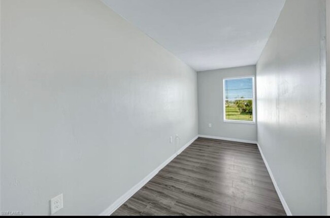 Building Photo - For Rent: Spacious, Family Home with Salt-...