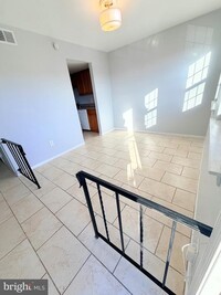 Building Photo - 230 Holly Dr