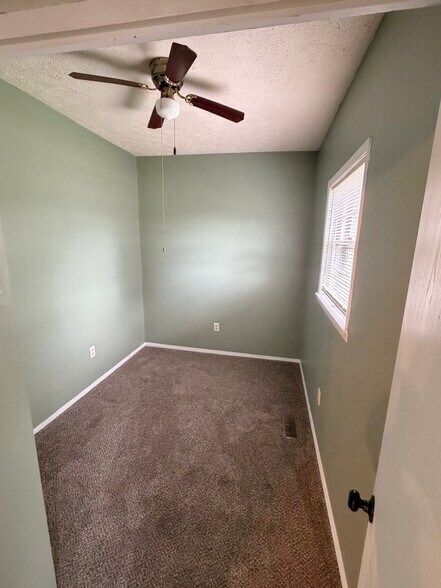 Building Photo - 608 SE Vine St