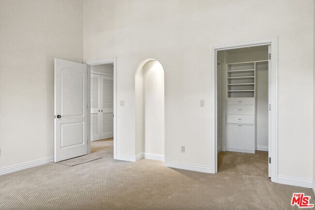 Building Photo - 1050 N Edinburgh Ave