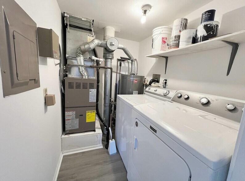 laundry - 2302 Society Pl