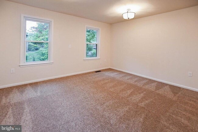 Building Photo - 1423 Albert Dr
