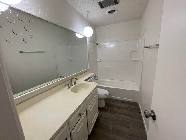 Building Photo - 7916 Albany Ave