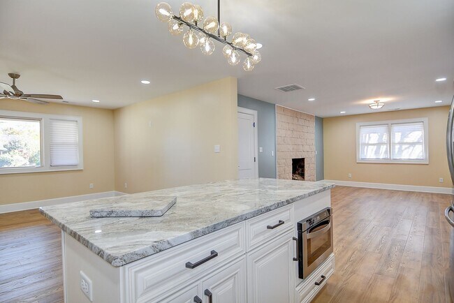 Building Photo - FOR RENT VIRGINIA BEACH