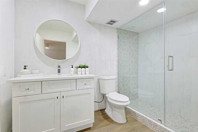 Building Photo - 526 Colquitt St