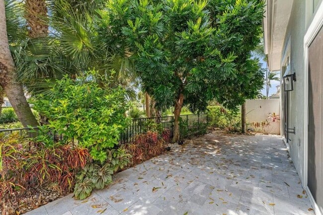 Building Photo - 128 Abondance Dr