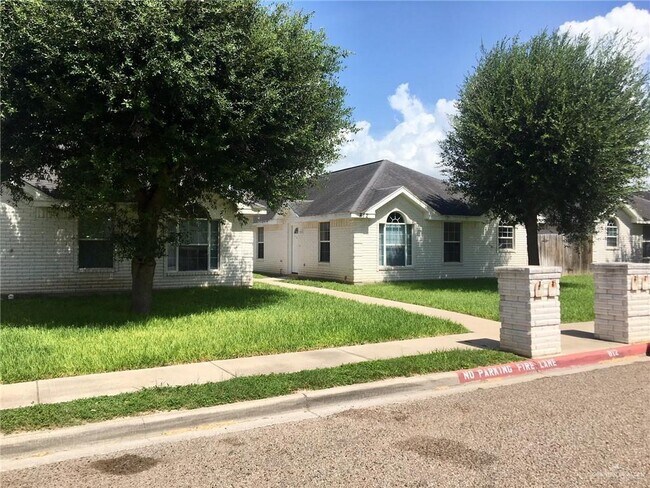 Primary Photo - 812 N Cross Ln