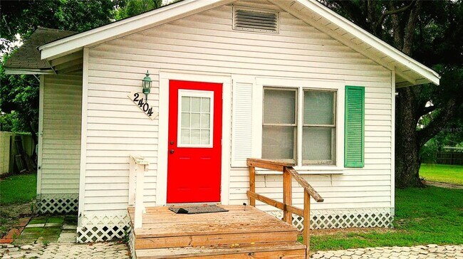 Primary Photo - 2404 S Kingsway Rd