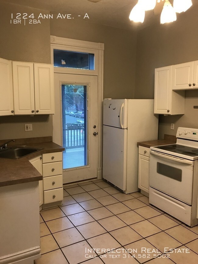 Building Photo - Stunning, Two-Level Soulard Apartment