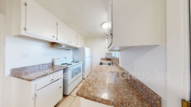 Building Photo - 2858–2860 Brookdale Ave