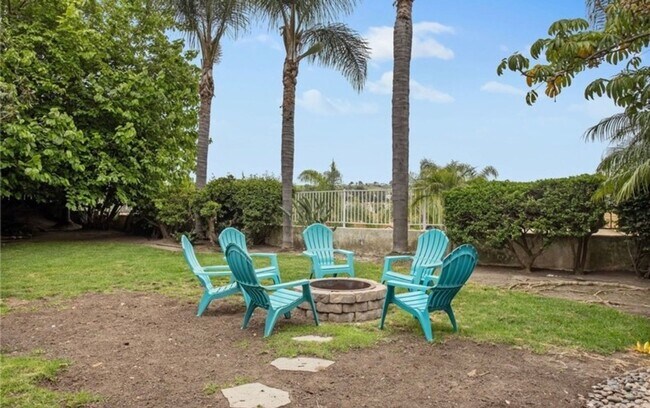 Building Photo - Vibrant 4 Bed/3 Bath Home in Oceanside