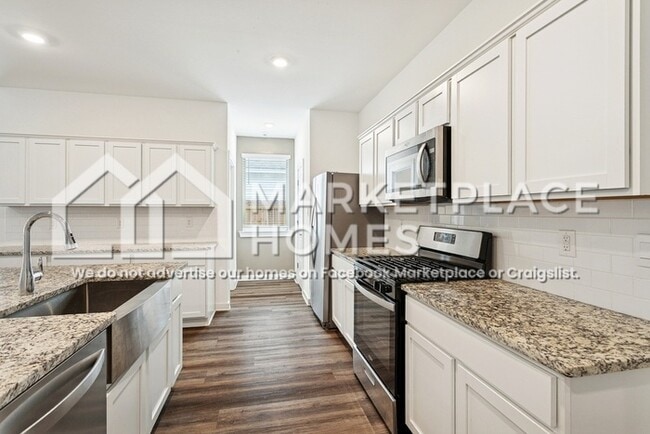 Building Photo - 40345 Cara Mae St