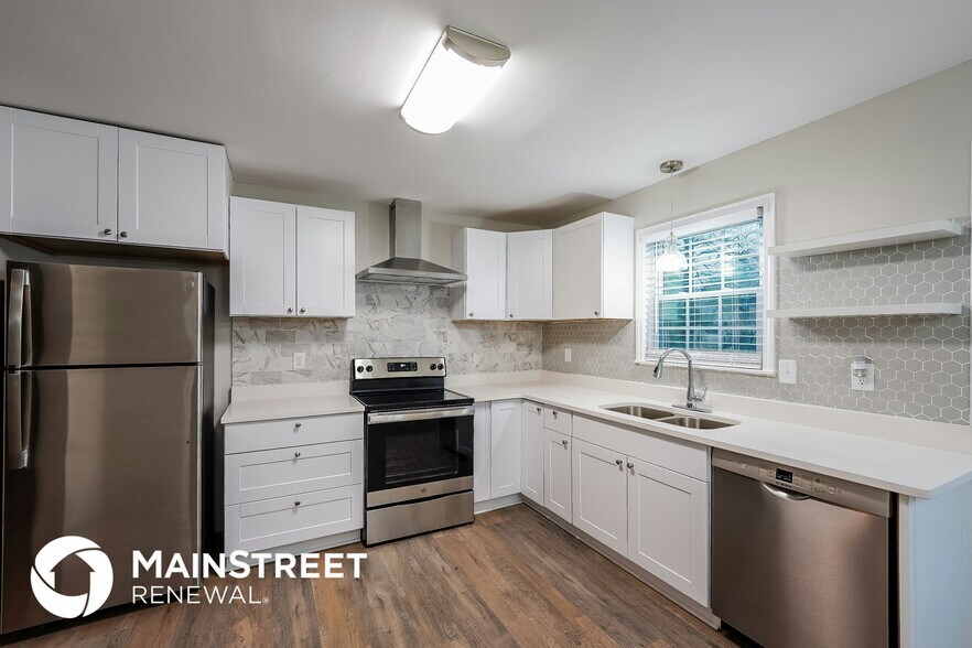 Building Photo - 6820 Briarwood Dr