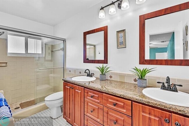 Building Photo - 7102 NW 93rd Ave