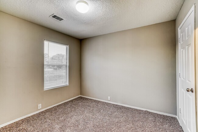 Building Photo - 6331 Scotchwood Dr