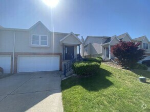 Building Photo - 3 Bedroom Duplex