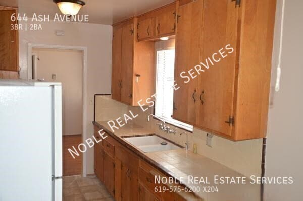 Building Photo - 644 Ash Ave