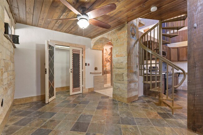 Building Photo - 614 Pine Gully Rd