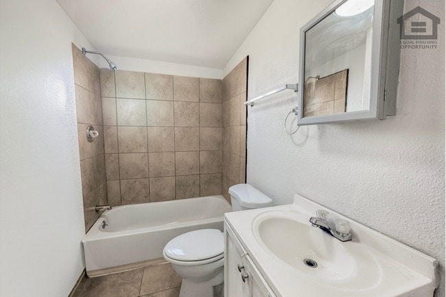 Building Photo - 6532 N 19th Dr