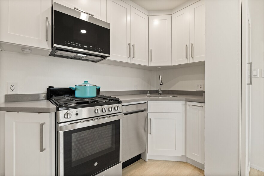 Building Photo - 36 Westminster Ave