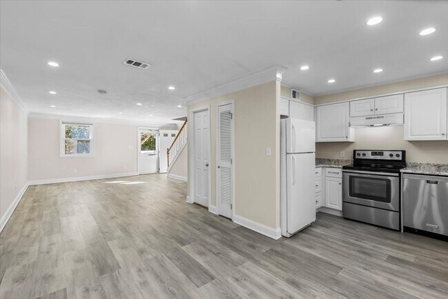 Building Photo - 8 Captain Cook Ln