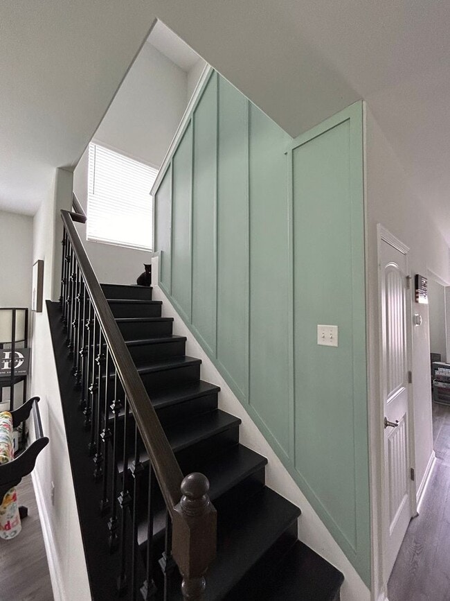 Building Photo - Perfect blend of luxury and comfort