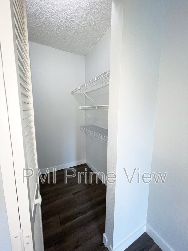 Building Photo - 3410 Pinewalk Dr N