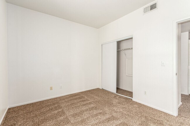 Building Photo - HCVP considered!  SAHARA & SLOAN AREA/ GAT...