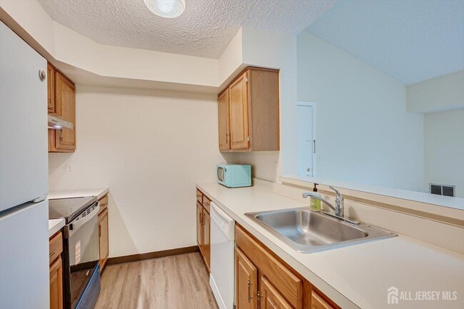 Building Photo - 2310 Aspen Dr