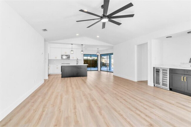 Building Photo - 1110 Woodcrest Ave