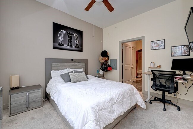 Building Photo - 1901 Post Oak Blvd