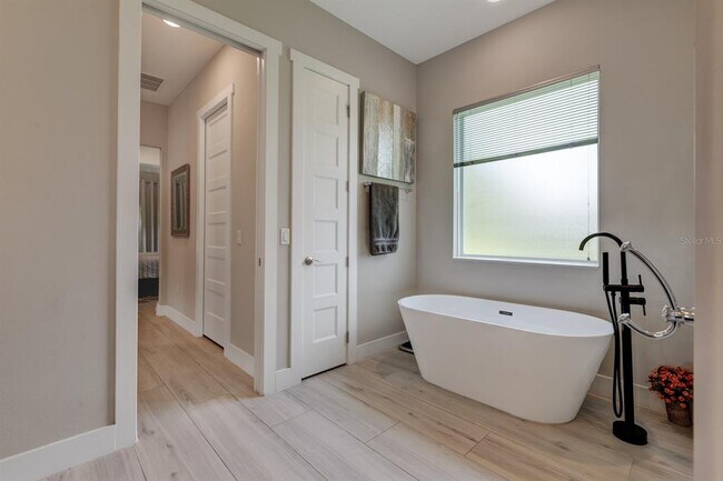 Building Photo - 25962 High Hampton Cr