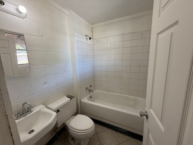 Building Photo - 1/1 House in Cedartown $795