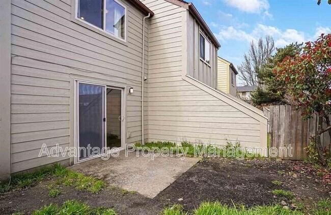 Building Photo - 1455 NW Division St