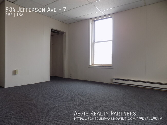 Building Photo - Great 1 Bedroom Apartment!