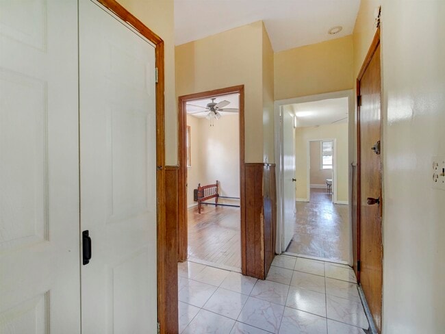 Building Photo - 276 Van Wagenen Ave