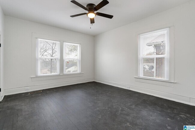 Building Photo - 1101 7th Ave W