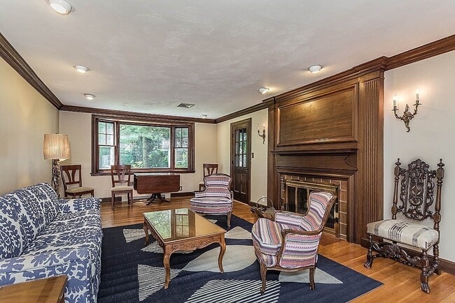 Building Photo - 244 Clifton St